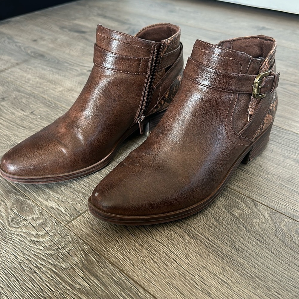 Baretraps Maci Brown Booties size 8.5